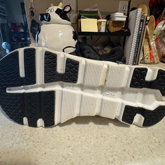 On Cloud Gray Athletic Shoes like brand new! - Picture 2 of 3